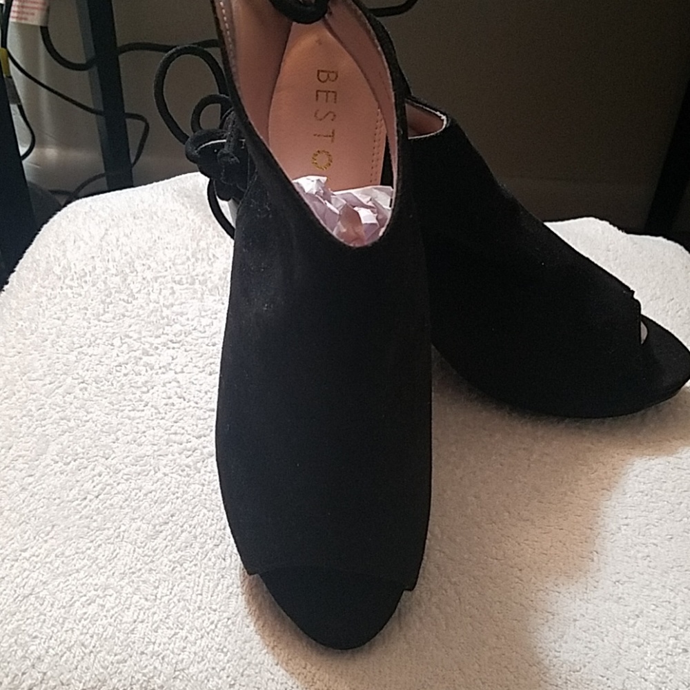 Black peep chunky sandals,US 9